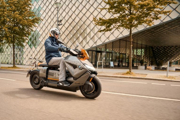 
						BMW Motorrad CE 04: электроскутер с запасом хода 130 км, разгоном до 50 км/ч за 2.6 сек и ценником от $12 000
					