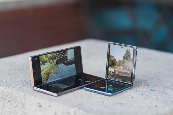 Сколько будут стоить складные смартфоны Samsung Galaxy Z Fold 3 и Galaxy Z Flip 3 (спойлер: дешевле актуальных моделей)
Сколько будут стоить складные смартфоны Samsung Galaxy Z Fold 3 и Galaxy Z Flip 3 (спойлер: дешевле актуальных моделей)