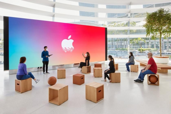 
						За такое и почку не жалко: Apple открыла магазин на воде в виде плавающего шара
					