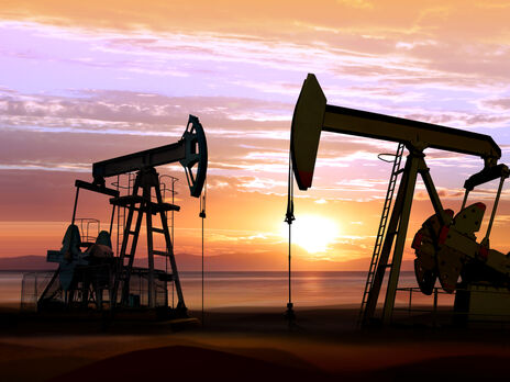 Цена на нефть выросла из-за севшего на мель контейнеровоза в Суэцком канале Цена на нефть выросла из-за севшего на мель контейнеровоза в Суэцком канале