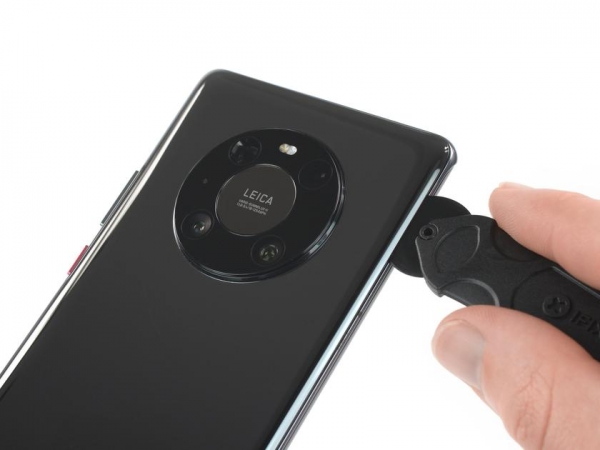
						На четверочку: разборка Huawei Mate 40 Pro показала, что отремонтировать его будет нелегко
					