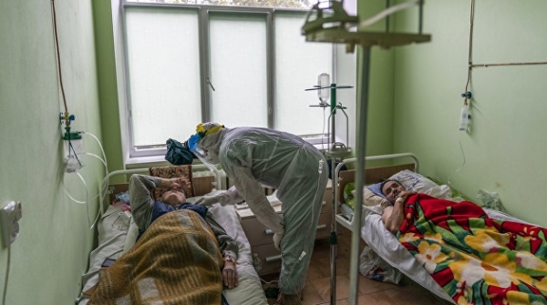 Число заболевших COVID-19 за сутки в мире третий день подряд бьет антирекорд