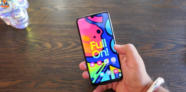 
						Бюджетник Samsung Galaxy F41 появился на видео за две недели до анонса
					