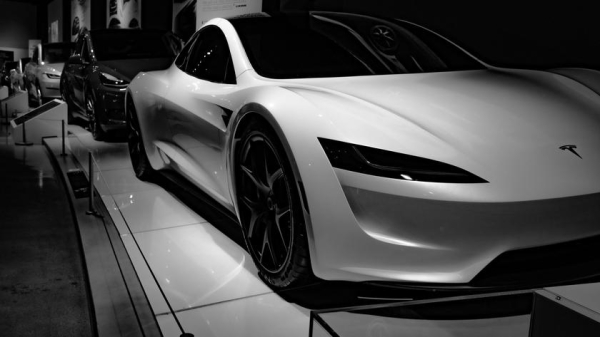 Tesla хочет начать выпуск электромобилей Roadster уже в этом году Tesla хочет начать выпуск электромобилей Roadster уже в этом году