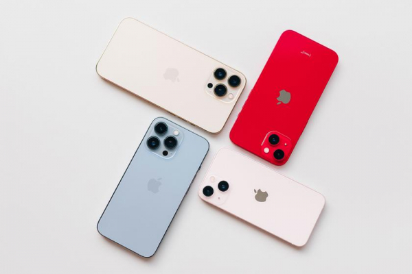 Прогноз: в течение 10 лет стоимость iPhone поднимется до $6000. Чьи смартфоны, помимо Apple, дорожают больше всего?
Прогноз: в течение 10 лет стоимость iPhone поднимется до $6000. Чьи смартфоны, помимо Apple, дорожают больше всего?
