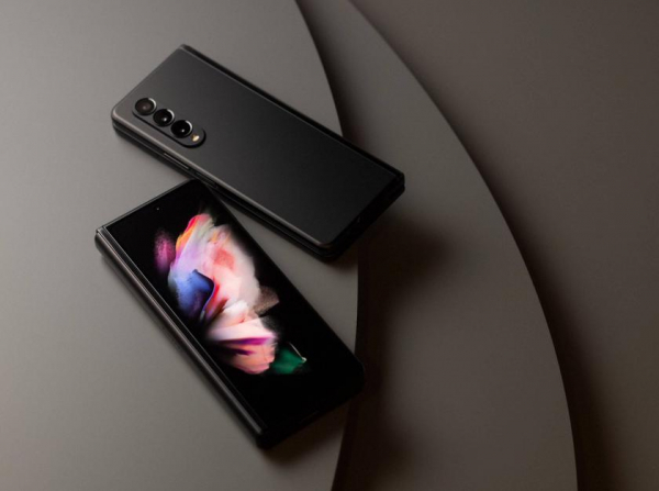 
						Samsung Galaxy Z Fold 3 &ndash; Snapdragon 888, подэкранная камера для селфи, экран Dynamic AMOLED 2X 120 Гц и защита IPX8
					