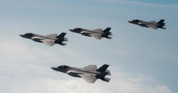 240 самолётов, включая F-35 Lightning II, EQ-18 Growler, F-15K Slam Eagle и KF-16 Fighting Falcon – США и Южная Корея начали масштабные учения на фоне приближающего ядерного испытания КНДР
240 самолётов, включая F-35 Lightning II, EQ-18 Growler, F-15K Slam Eagle и KF-16 Fighting Falcon – США и Южная Корея начали масштабные учения на фоне приближающего ядерного испытания КНДР