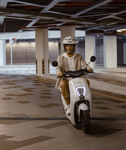 Honda представила U-Go — электрический скутер со скоростью до 53 км/ч за $1200
Honda представила U-Go — электрический скутер со скоростью до 53 км/ч за $1200