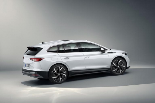 
						Skoda Enyaq iV: конкурент Tesla Model X с запасом хода до 510 км, разгоном 6.2 сек до 100 км/ч, 13-дюймовым дисплеем и ценником от 40 000 евро
					