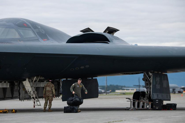
							B-2 Spirit, B-52H Stratofortress и B-1B Lancer &ndash; ВВС США одновременно использовали сразу все типы стратегических бомбардировщиков
						