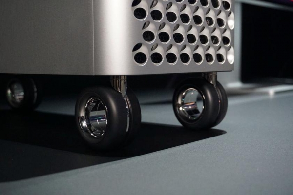 
						Apple начала продажи колесиков и ножек для ПК Mac Pro &mdash; по цене флагманского смартфона
					