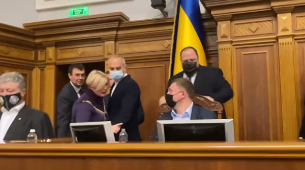 Депутат от «Слуги народа» послал Геращенко «на место» Депутат от «Слуги народа» послал Геращенко «на место»