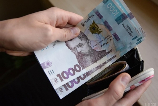 Догнать и перегнать: когда украинские зарплаты достигнут уровня Польши, как обещают власти 