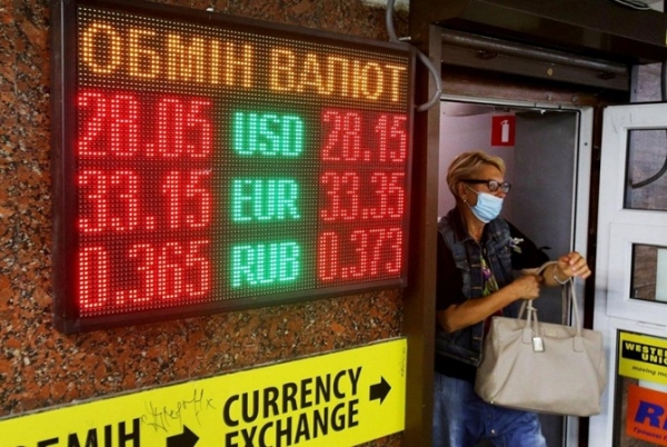 Доллар продолжает рост: что будет с курсом на следующей неделе 