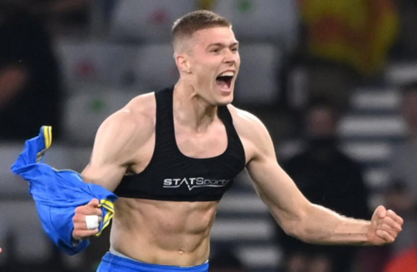 «Лифчик» Артёма Довбика: профессиональный GPS-трекер STATSports серии Apex Athlete за €235
«Лифчик» Артёма Довбика: профессиональный GPS-трекер STATSports серии Apex Athlete за €235