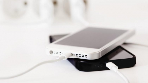 
						Apple намекнула, что iPhone 12 может лишиться зарядного устройства в комплекте
					