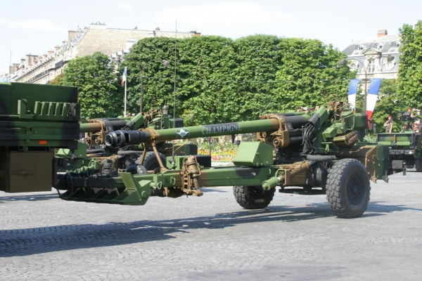 
						Не только САУ Caesar и бронетранспортёры VAB: Франция передаст Украине 155-мм гаубицы TRF1, которые могут стрелять до 30 км
					