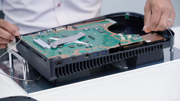 
						Внутри PlayStation 5: Sony разобрала PS5 на&nbsp;видео, показав внутренности консоли
					