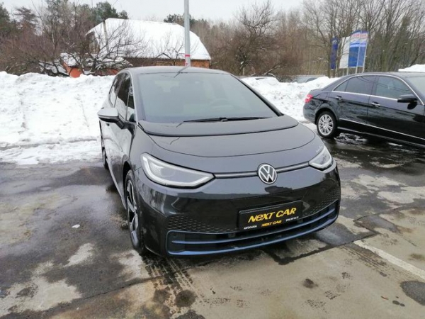 
						Электромобиль Volkswagen ID.3 с батареей на 58 кВт&sdot;ч и запасом хода в 425 км уже приехал в Украину (на самом деле нет)
					