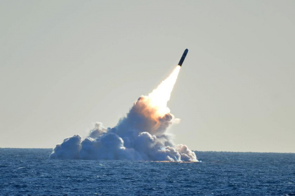 
							Lockheed Martin получила $474 млн на производство и поддержку баллистических ракет Trident II (D5) с дальностью более 11&nbsp;000 км, которые могут нести ядерную боеголовку мощностью до 475 килотонн
						
