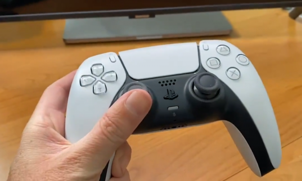 
						Это вам не&nbsp;рендер: геймпад DualSense для PlayStation 5 показали вживую на&nbsp;видео
					