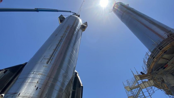 SpaceX собрала самую большую ракету в истории
SpaceX собрала самую большую ракету в истории