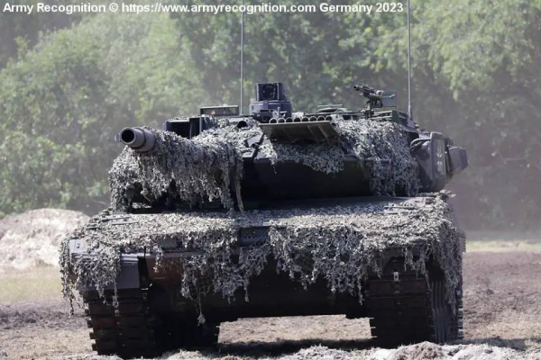Немецкая армия приняла вооружение новый танк Leopard 2A7V с пушкой Rheinmetall L/55 и лучшей защитой в мире
Немецкая армия приняла вооружение новый танк Leopard 2A7V с пушкой Rheinmetall L/55 и лучшей защитой в мире