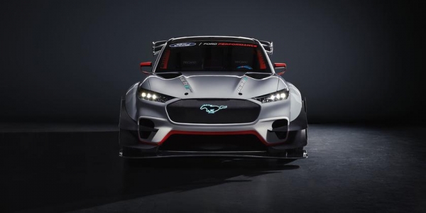 
						Ford анонсировал специальную версию Mustang Mach-E для NASCAR: 1400 лошадиных сил и 7 электрических моторов
					