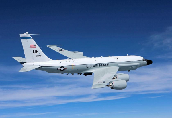 
							Китайский истребитель J-11 выполнил опасный манёвр и чуть не столкнулся с американским военным самолётом RC-135 Rivet Joint
						