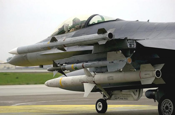 AIM-120 AMRAAM и МиГ-29 – в чём сложность интеграции американский авиаракет на украинские истребители
AIM-120 AMRAAM и МиГ-29 – в чём сложность интеграции американский авиаракет на украинские истребители
