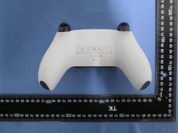 Живые фото PlayStation 5 показывают насколько консоль огромная
Живые фото PlayStation 5 показывают насколько консоль огромная