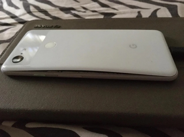 У смартфонов Google Pixel 3 и Pixel 4 начали вздуваться аккумуляторы
У смартфонов Google Pixel 3 и Pixel 4 начали вздуваться аккумуляторы