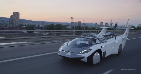 Добро пожаловать в будущее: летающий автомобиль-трансформер AirCar совершил первый в истории перелет между городами
Добро пожаловать в будущее: летающий автомобиль-трансформер AirCar совершил первый в истории перелет между городами