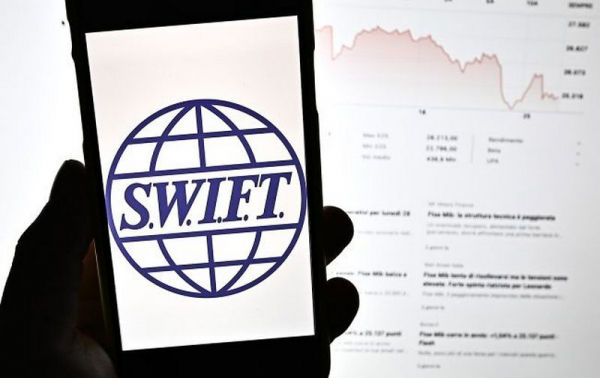 ЕС отключит семь российских банков от SWIFT ЕС отключит семь российских банков от SWIFT