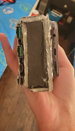 Энтузиаст модифицировал свой Samsung Galaxy A32 5G, добавив батарею на 30 000 мАч. Теперь это не смартфон, а кирпич
Энтузиаст модифицировал свой Samsung Galaxy A32 5G, добавив батарею на 30 000 мАч. Теперь это не смартфон, а кирпич