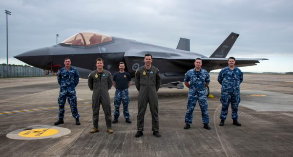 
							Австралия может отказаться от покупки 28 самолётов F-35A из-за модернизации F/A-18 Super Hornet, развития дронов MQ-28 Ghost Bat и появления истребителей шестого поколения
						