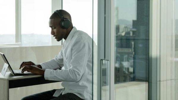Microsoft Surface Headphones 2: беспроводные наушники с активным шумоподавлением за $249
Microsoft Surface Headphones 2: беспроводные наушники с активным шумоподавлением за $249