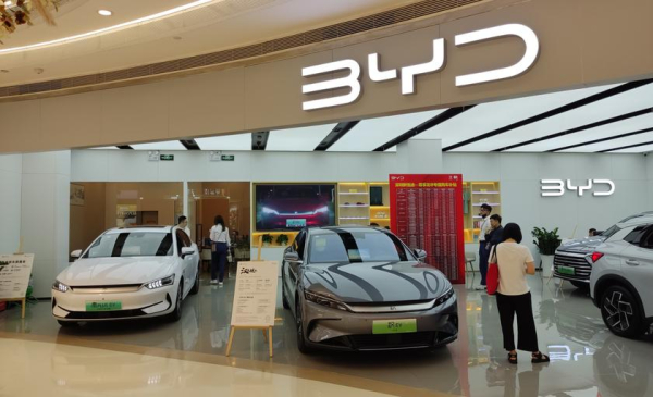 Китайская компания BYD догоняет Tesla по продажам электромобилей Китайская компания BYD догоняет Tesla по продажам электромобилей