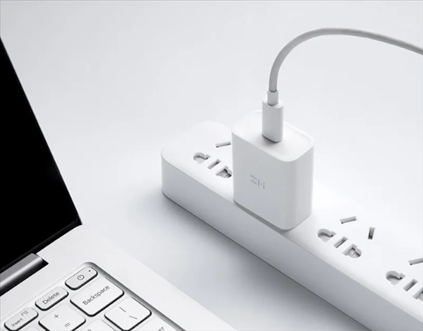 ZMI представила 20-ваттный блок питания с USB-C за $5, который совместим с iPhone 12
ZMI представила 20-ваттный блок питания с USB-C за $5, который совместим с iPhone 12