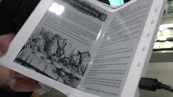 
						E Ink представила гибкий 10,3-дюймовый дисплей для складных электронных книг
					