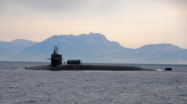 
							ВМС США впервые в истории отправили в Норвегию атомную субмарину USS Florida класса Ohio, которая может нести 154 крылатые ракеты Tomahawk
						