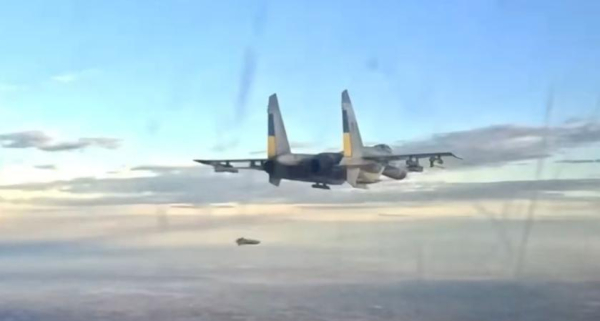 Уникальные кадры: украинские истребители Су-27 запускают французские авиабомбы AASM-250 Hammer и американские ракеты AGM-88 HARMS Уникальные кадры: украинские истребители Су-27 запускают французские авиабомбы AASM-250 Hammer и американские ракеты AGM-88 HARMS