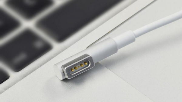 Apple может заменить Lightning на новый магнитный разъем
Apple может заменить Lightning на новый магнитный разъем