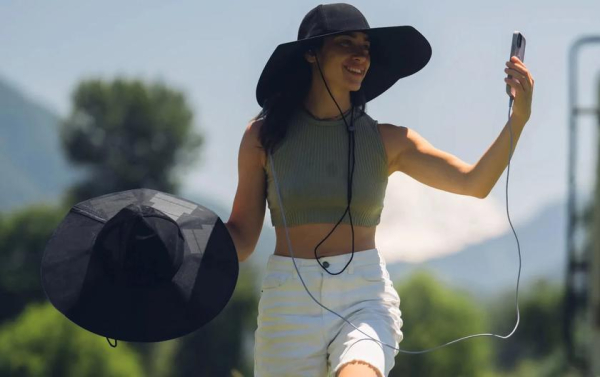 EcoFlow привезла на IFA 2024 шляпу Power Hat, которая может заряжать смартфоны EcoFlow привезла на IFA 2024 шляпу Power Hat, которая может заряжать смартфоны