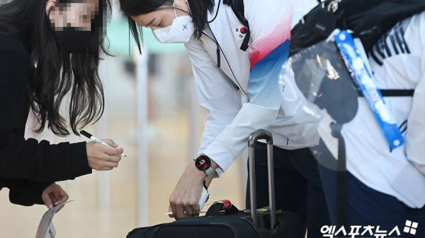 
						Амбассадор Samsung уже носит неанонсированные смарт-часы Galaxy Watch 4
					