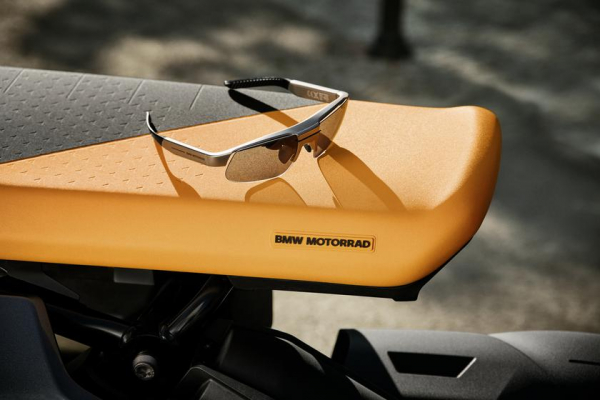 BMW представила умные очки ConnectedRide для байкеров за €690
BMW представила умные очки ConnectedRide для байкеров за €690