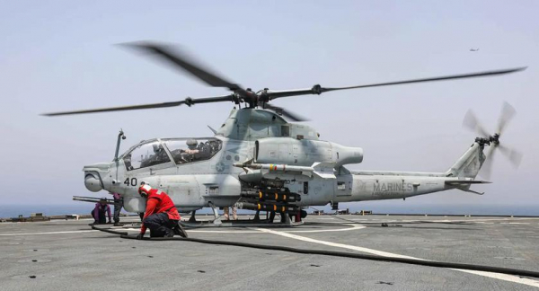 
							Иран угрожал сбить американские вертолёты AH-1Z, UH-1Y и MH-60, защищающие эсминец USS Thomas Hudner и другие военные корабли, и заставил их совершить посадку &ndash; США отрицают
						