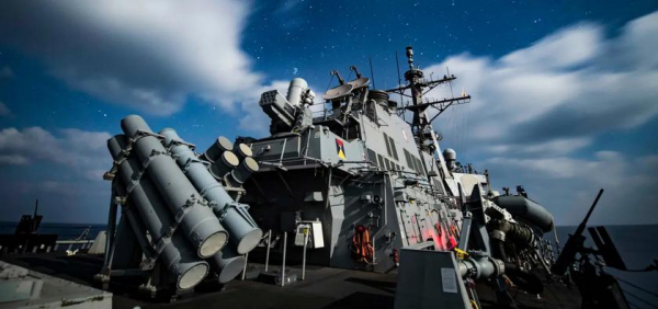
							Американский эсминец USS Carney использовал перехватчики SM-2 для уничтожения трёх ракет и восьми беспилотников возле Йемена
						