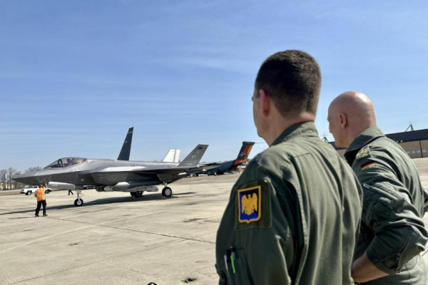 Германия примет шесть американских истребителей пятого поколения F-35 Lightning II для ознакомления и учений Air Defender 2023
Германия примет шесть американских истребителей пятого поколения F-35 Lightning II для ознакомления и учений Air Defender 2023