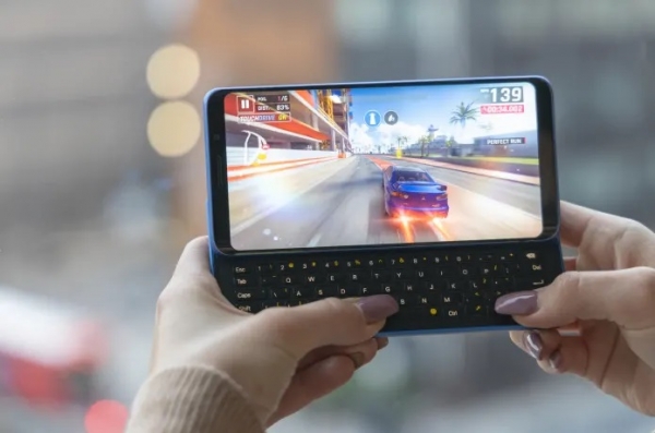 Смартфон-слайдер Pro1-X с физической QWERTY-клавиатурой и несколькими ОС стал хитом Indiegogo
Смартфон-слайдер Pro1-X с физической QWERTY-клавиатурой и несколькими ОС стал хитом Indiegogo